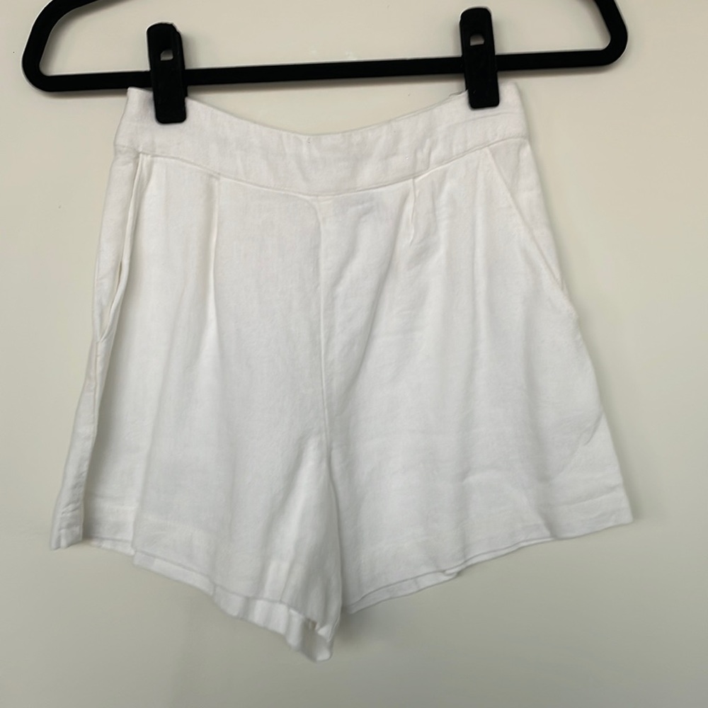 NWT A+F WHITE LINEN SHORTS